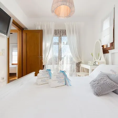 Valasia Boutique Villa *